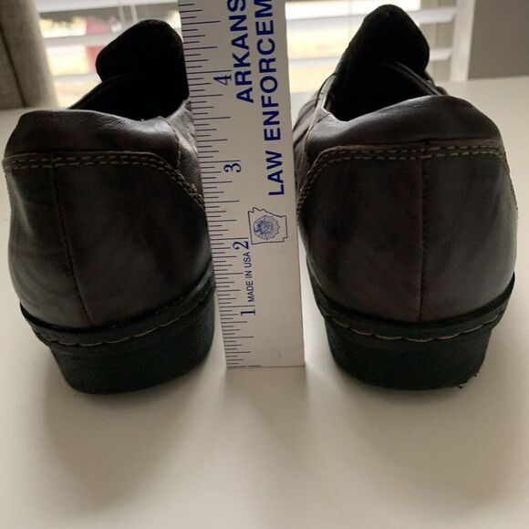 Clarks Brown Leather Shoes Womens 8.5 M Distressed Round Toe Cushioned Comfort - Picture 14 of 16